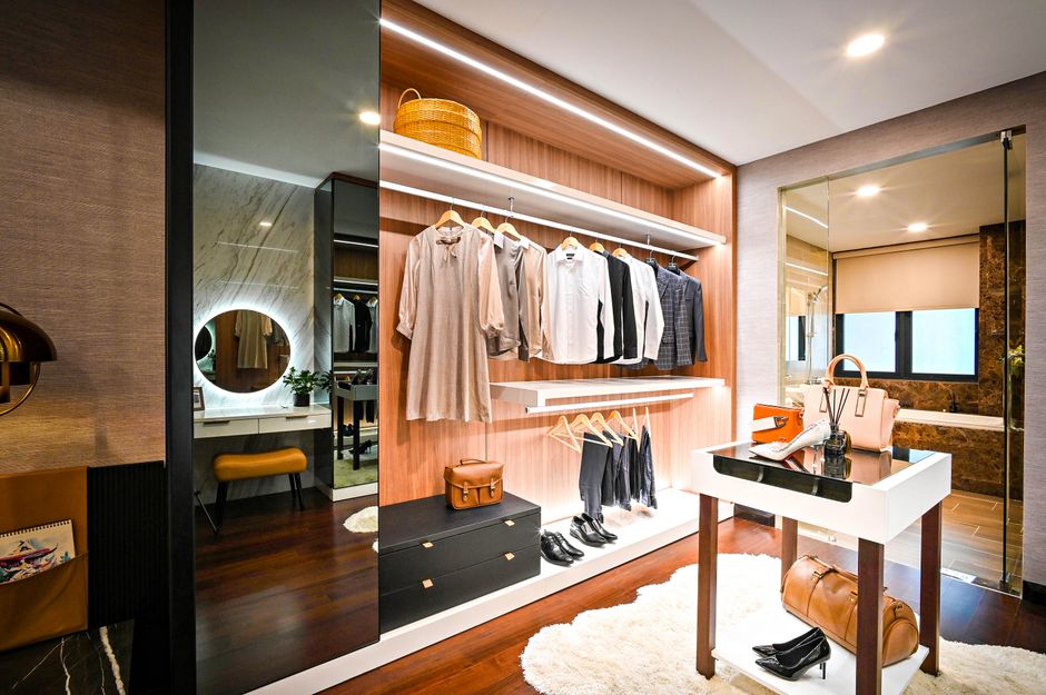 Modern walk in closet design